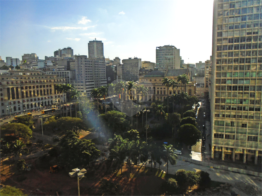Sala Comercial para Venda com 171 m2 no Centro de São Paulo