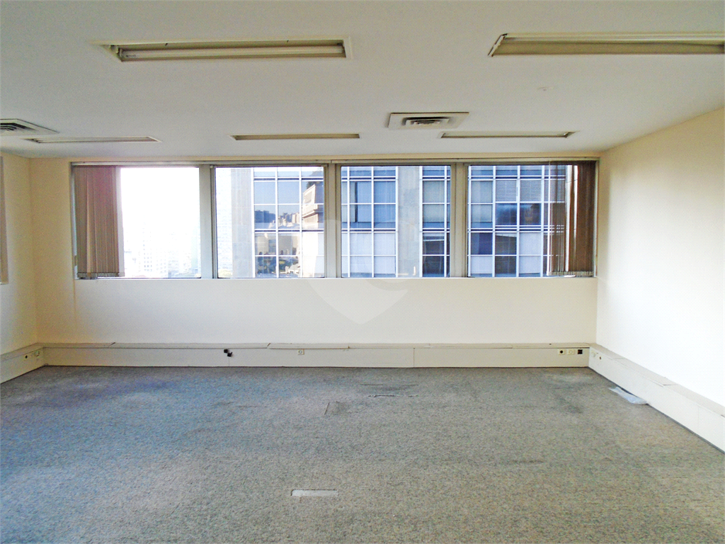 Sala Comercial para Venda com 171 m2 no Centro de São Paulo
