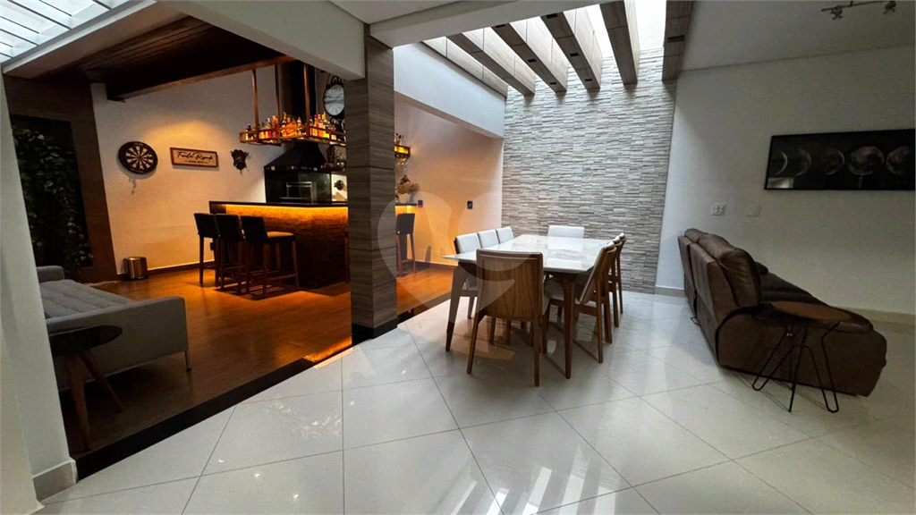 Casa de Condomínio à venda com 4 quartos, 240m² - Foto 1