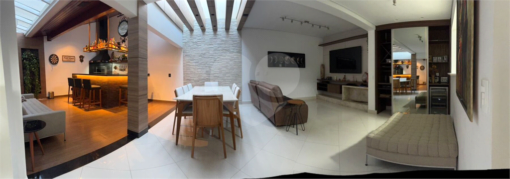 Casa de Condomínio à venda com 4 quartos, 240m² - Foto 2