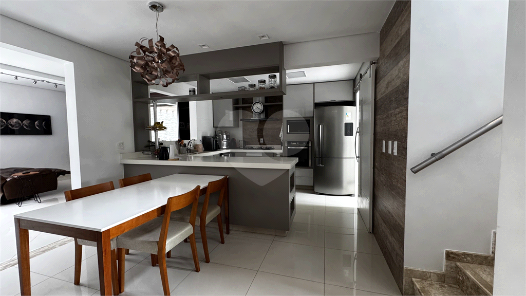 Casa de Condomínio à venda com 4 quartos, 240m² - Foto 4