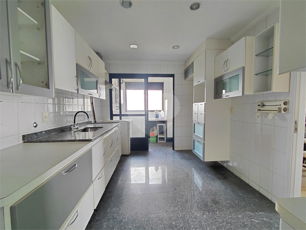 Imóvel de 126m² com sala ampla, 3 quartos, sendo 2 suítes, 3 vagas lazer completo Vila Romana