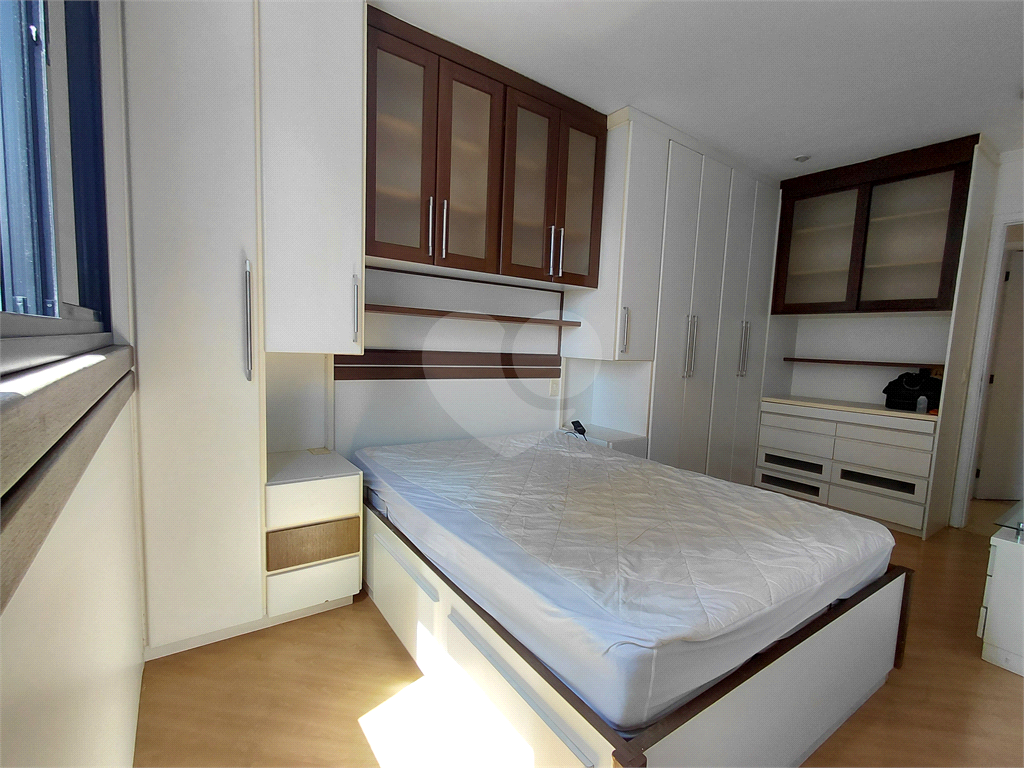 Imóvel de 126m² com sala ampla, 3 quartos, sendo 2 suítes, 3 vagas lazer completo Vila Romana