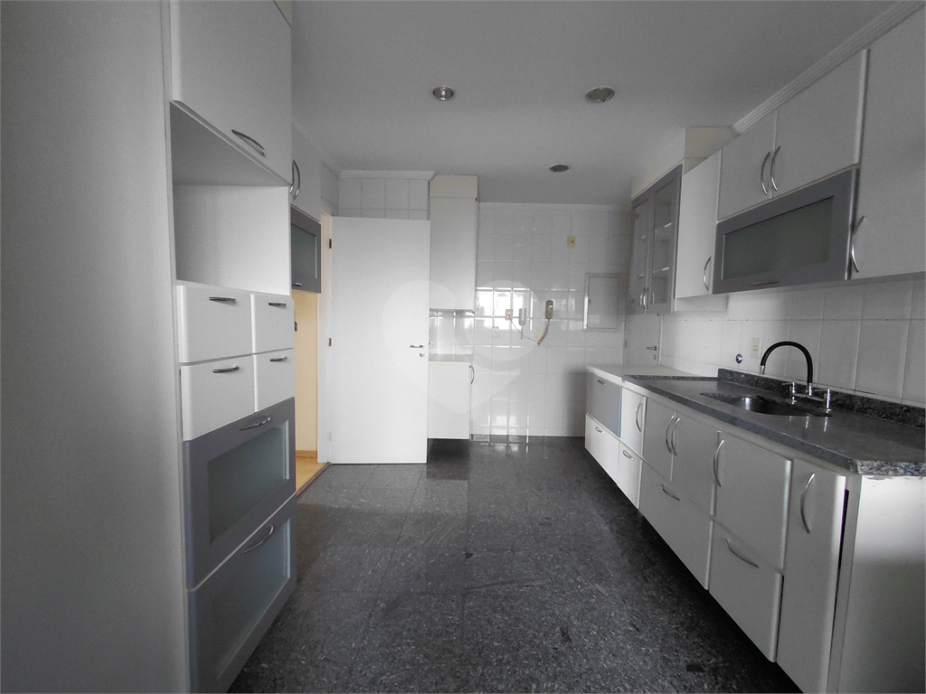 Imóvel de 126m² com sala ampla, 3 quartos, sendo 2 suítes, 3 vagas lazer completo Vila Romana