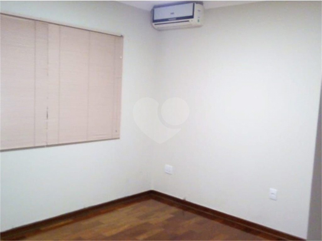 Casa para alugar com 3 quartos, 260m² - Foto 15