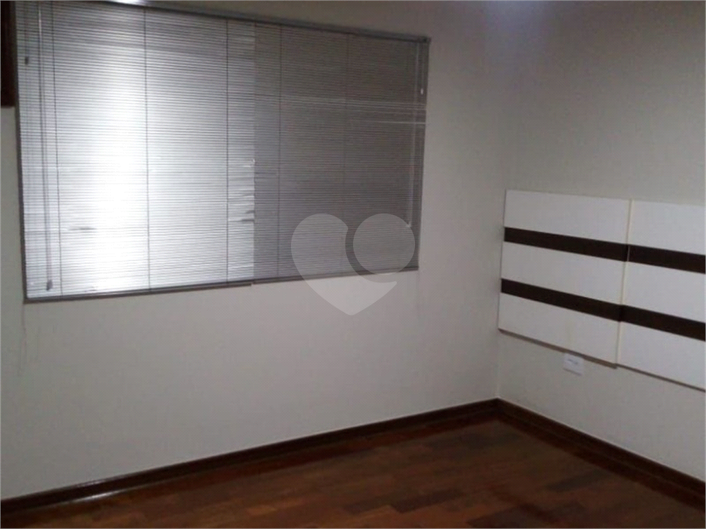 Casa para alugar com 3 quartos, 260m² - Foto 11