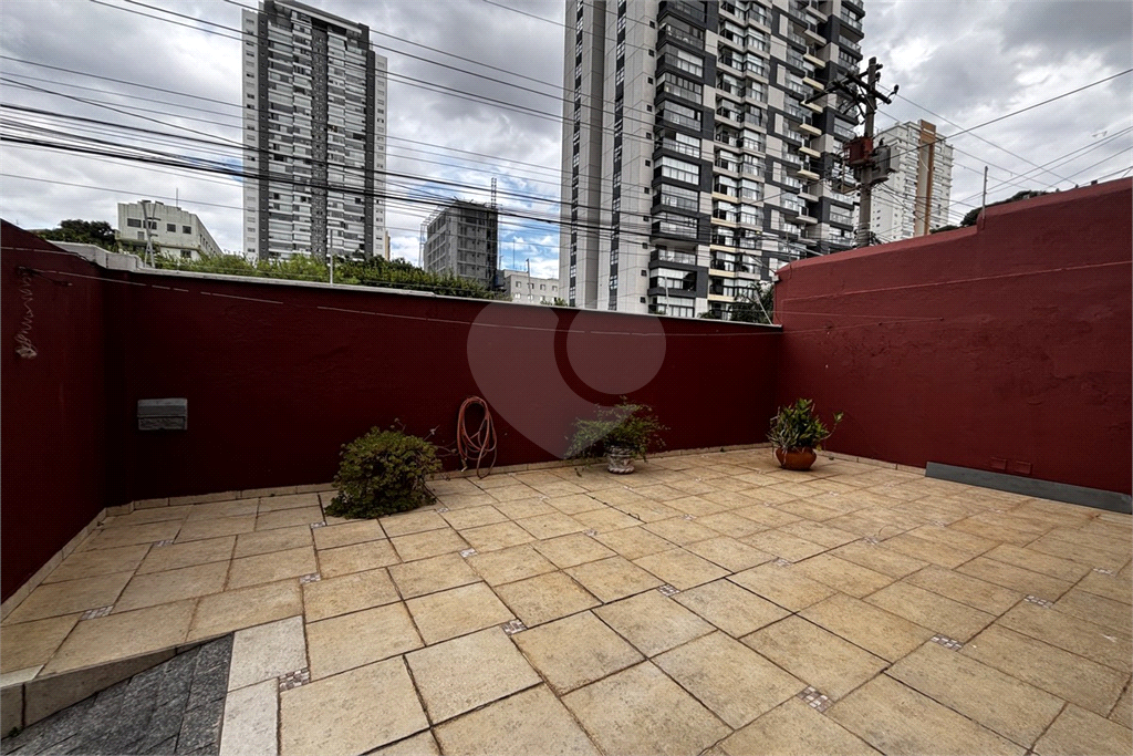 Sobrado com 762 m² de terreno  com 4 dormitórios e 4 vagas em Santana