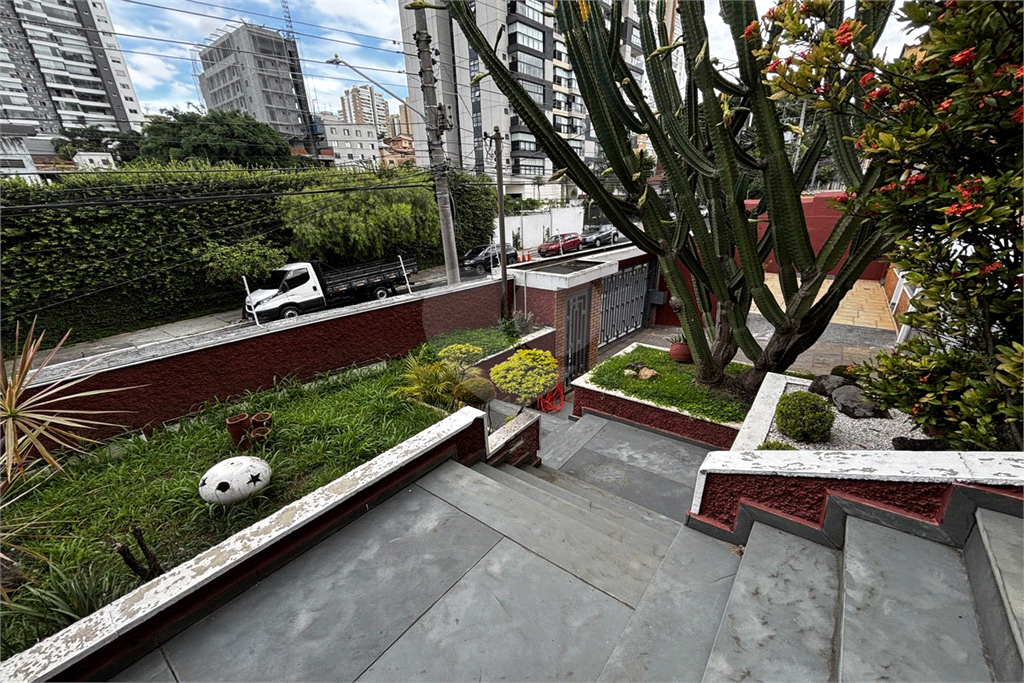 Sobrado com 762 m² de terreno  com 4 dormitórios e 4 vagas em Santana