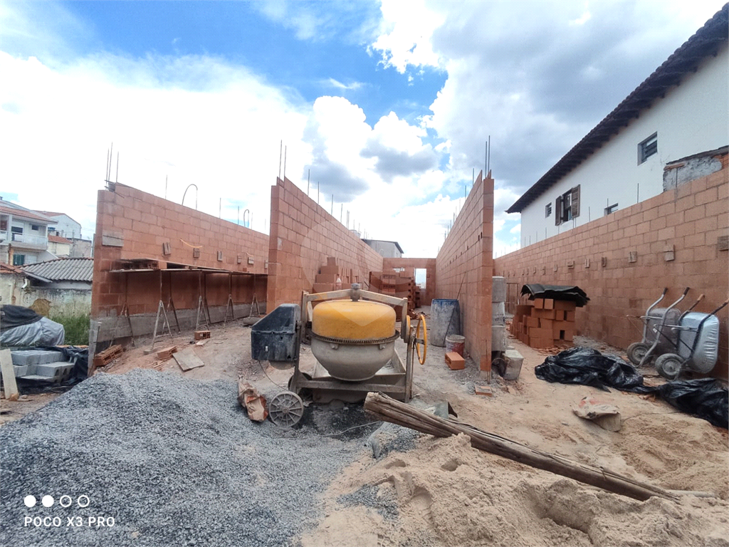 na parada inglesa sobrado com 3 suites 2 vagas e quintal com  espaço gourmet 