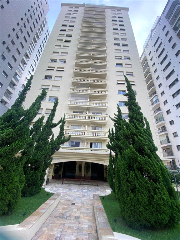 BROOKLIN - 3 DORMS COM 140 M²