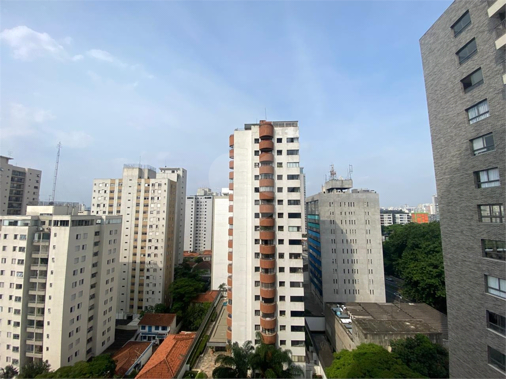 BROOKLIN - 3 DORMS COM 140 M²