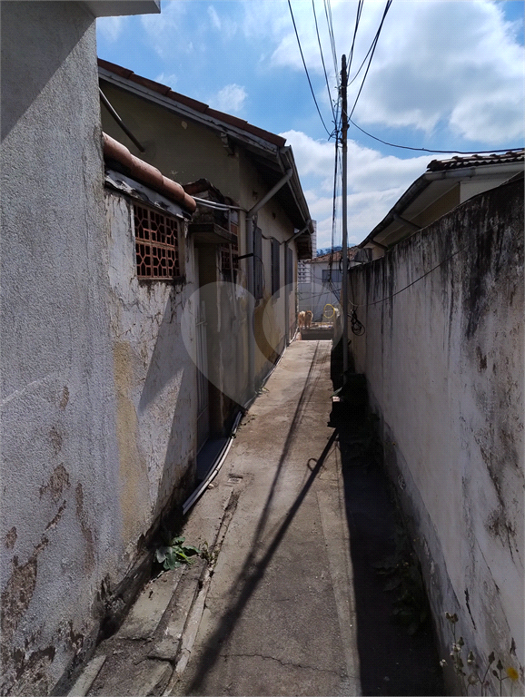 Terreno com 3 casas na rua Corneteiro de Jesus, localizada no bairro de Santana em São Paulo,