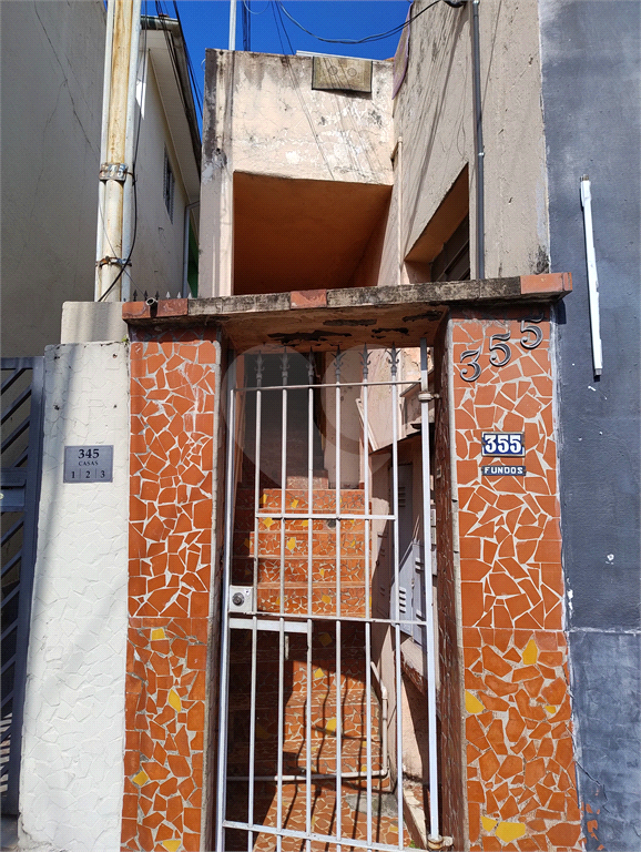 Terreno com 3 casas na rua Corneteiro de Jesus, localizada no bairro de Santana em São Paulo,