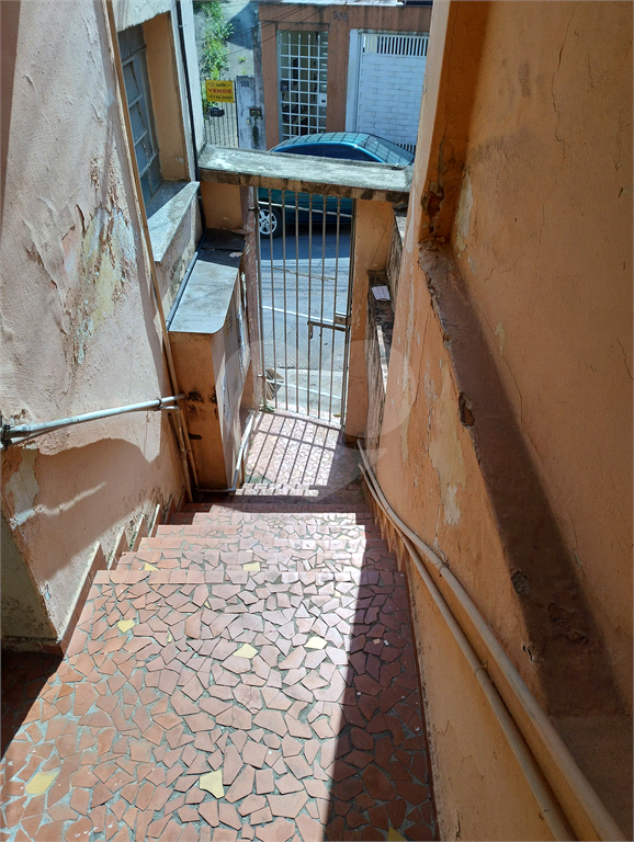 Terreno com 3 casas na rua Corneteiro de Jesus, localizada no bairro de Santana em São Paulo,