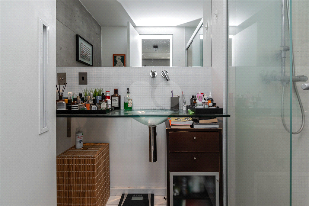 Apartamento reformado e bem localizado na Consolação. 
