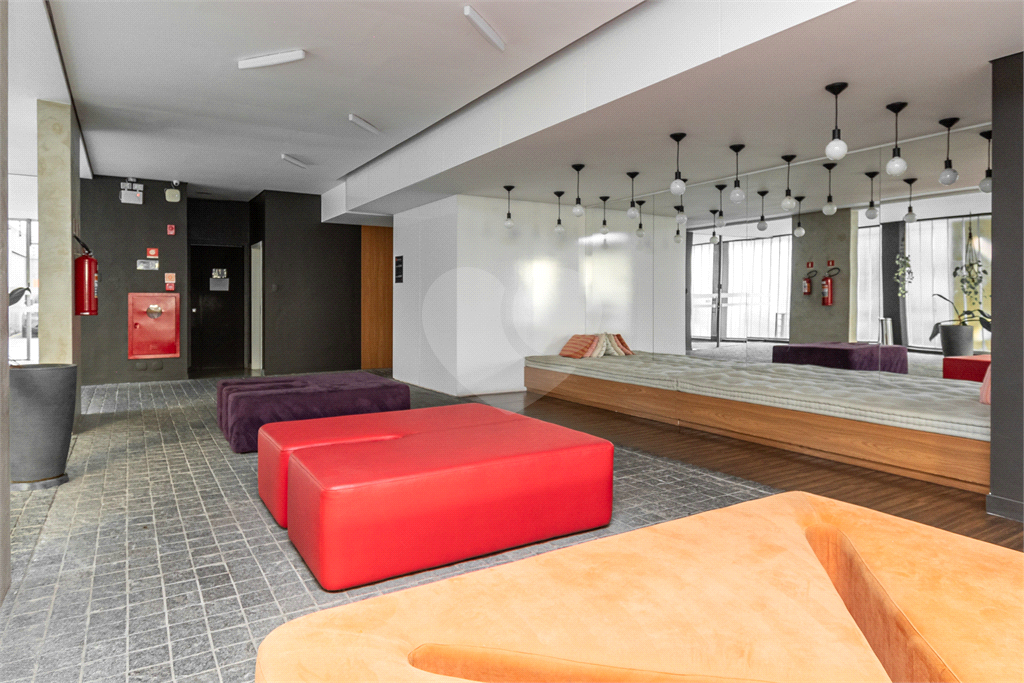 Apartamento reformado e bem localizado na Consolação. 