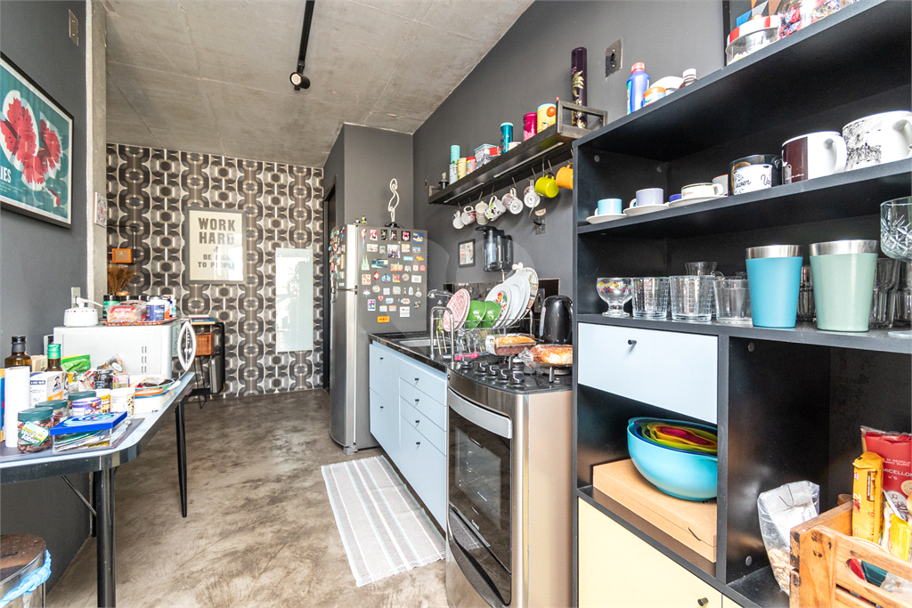Apartamento reformado e bem localizado na Consolação. 