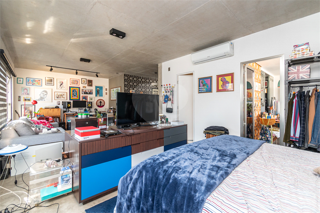 Apartamento reformado e bem localizado na Consolação. 