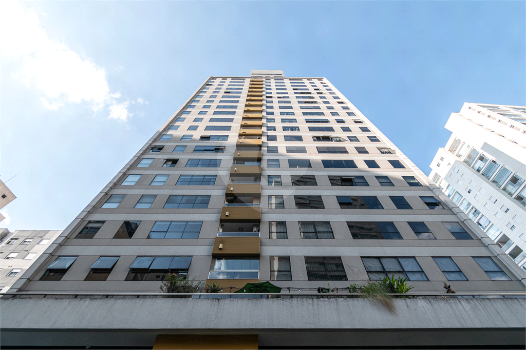 Apartamento reformado e bem localizado na Consolação. 