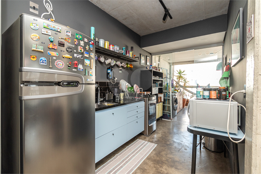 Apartamento reformado e bem localizado na Consolação. 