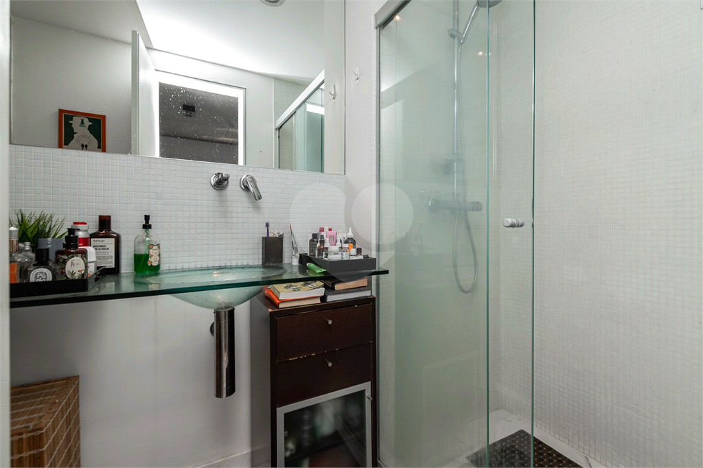 Apartamento reformado e bem localizado na Consolação. 
