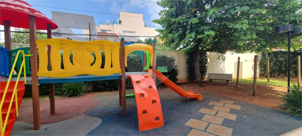 Apartamento com 2 dormitórios, 1 suíte,sala com varanda, Barra Funda, SP.