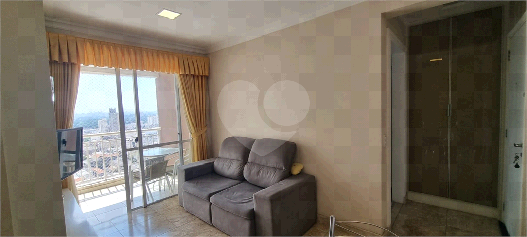 Apartamento com 2 dormitórios, 1 suíte,sala com varanda, Barra Funda, SP.