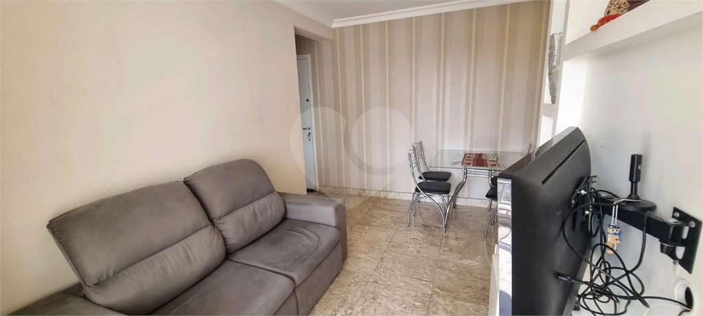 Apartamento com 2 dormitórios, 1 suíte,sala com varanda, Barra Funda, SP.