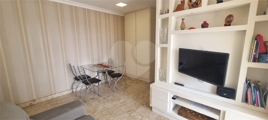 Apartamento com 2 dormitórios, 1 suíte,sala com varanda, Barra Funda, SP.