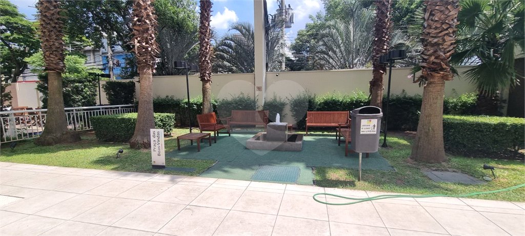 Apartamento com 2 dormitórios, 1 suíte,sala com varanda, Barra Funda, SP.