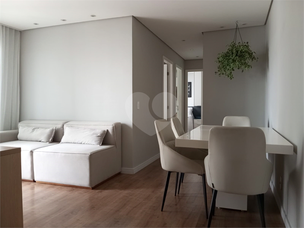 APARTAMENTO em VILA AUGUSTA