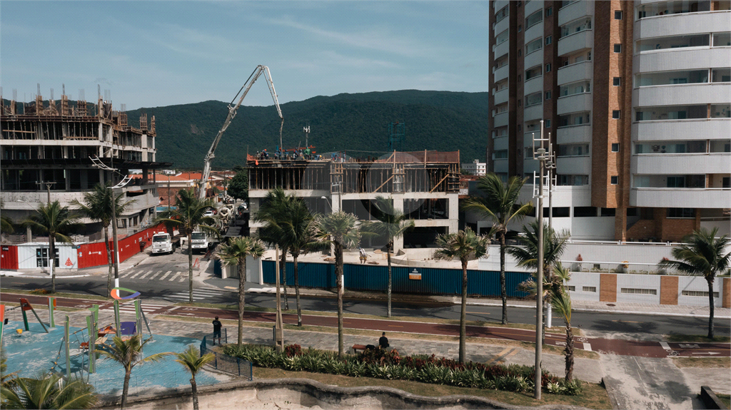 Apartamento à Venda no Jardim Real: Conforto e Luxo à Beira-Mar