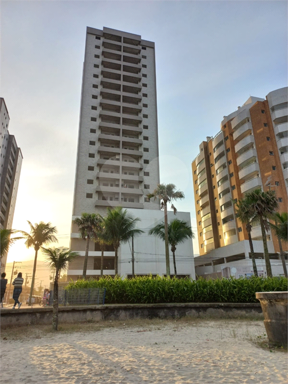 Apartamento à Venda no Jardim Real: Conforto e Luxo à Beira-Mar