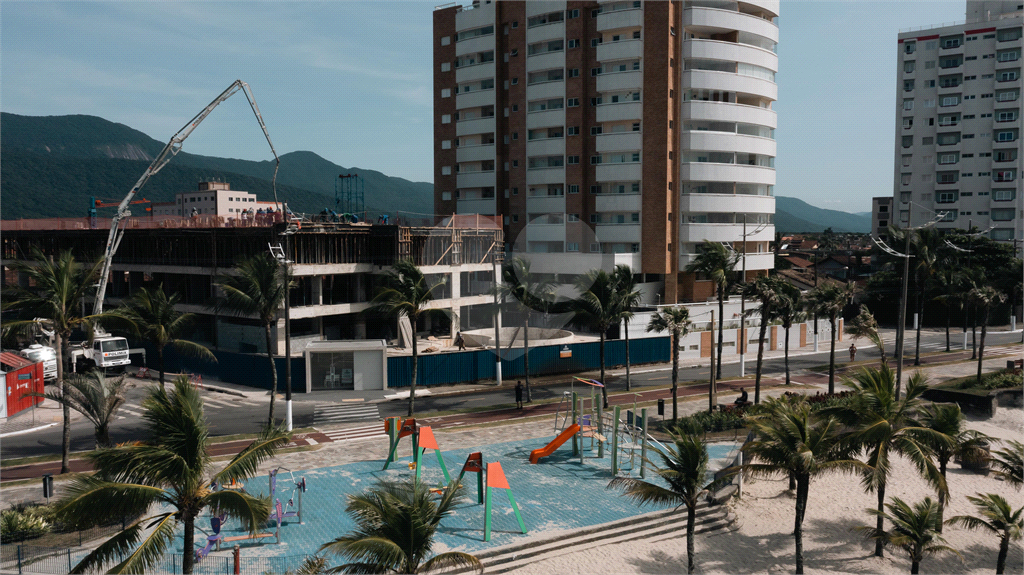 Apartamento à Venda no Jardim Real: Conforto e Luxo à Beira-Mar