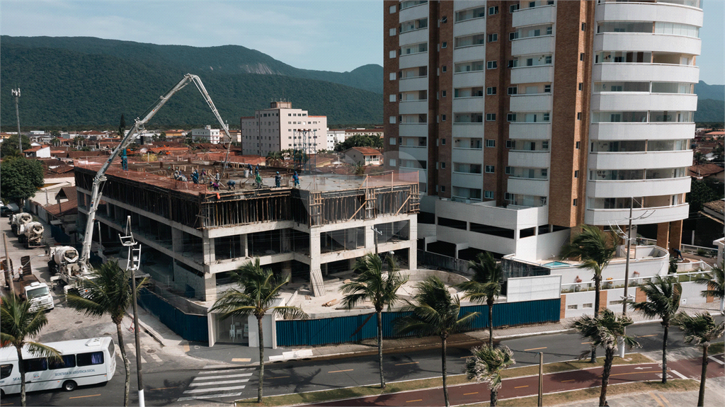Apartamento à Venda no Jardim Real: Conforto e Luxo à Beira-Mar
