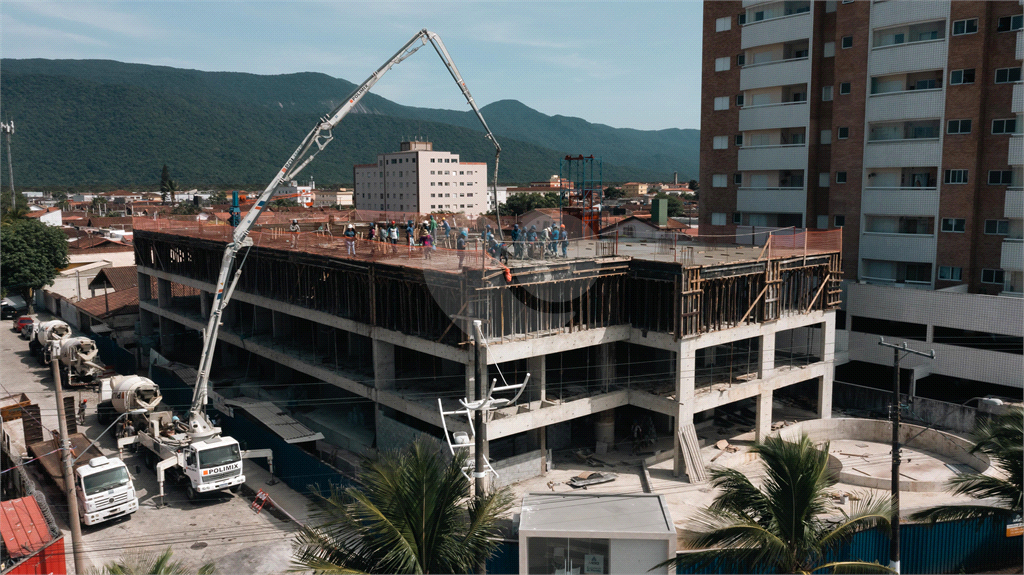 Apartamento à Venda no Jardim Real: Conforto e Luxo à Beira-Mar