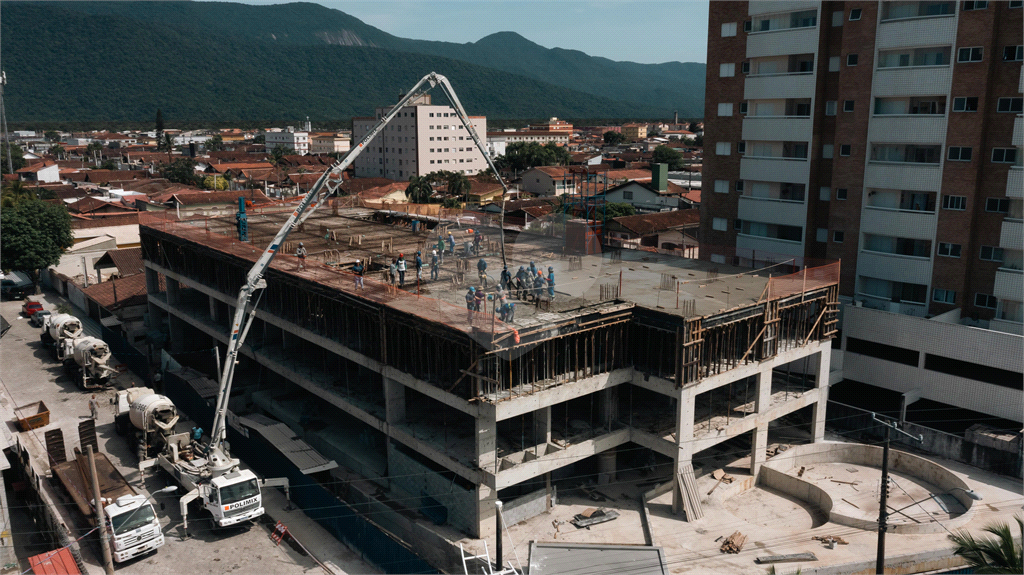 Apartamento à Venda no Jardim Real: Conforto e Luxo à Beira-Mar