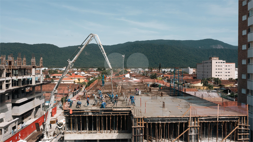 Apartamento à Venda no Jardim Real: Conforto e Luxo à Beira-Mar