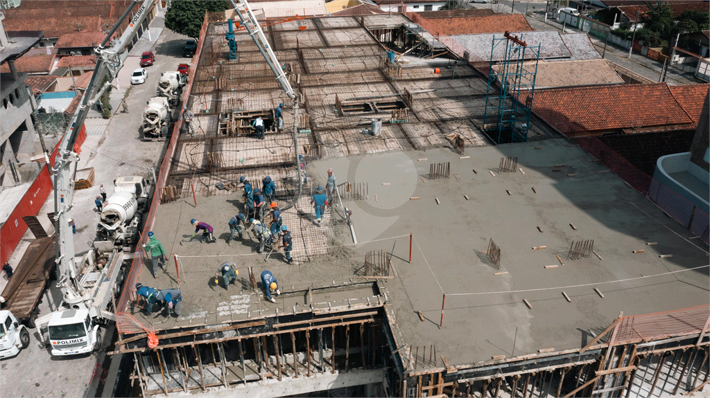 Apartamento à Venda no Jardim Real: Conforto e Luxo à Beira-Mar