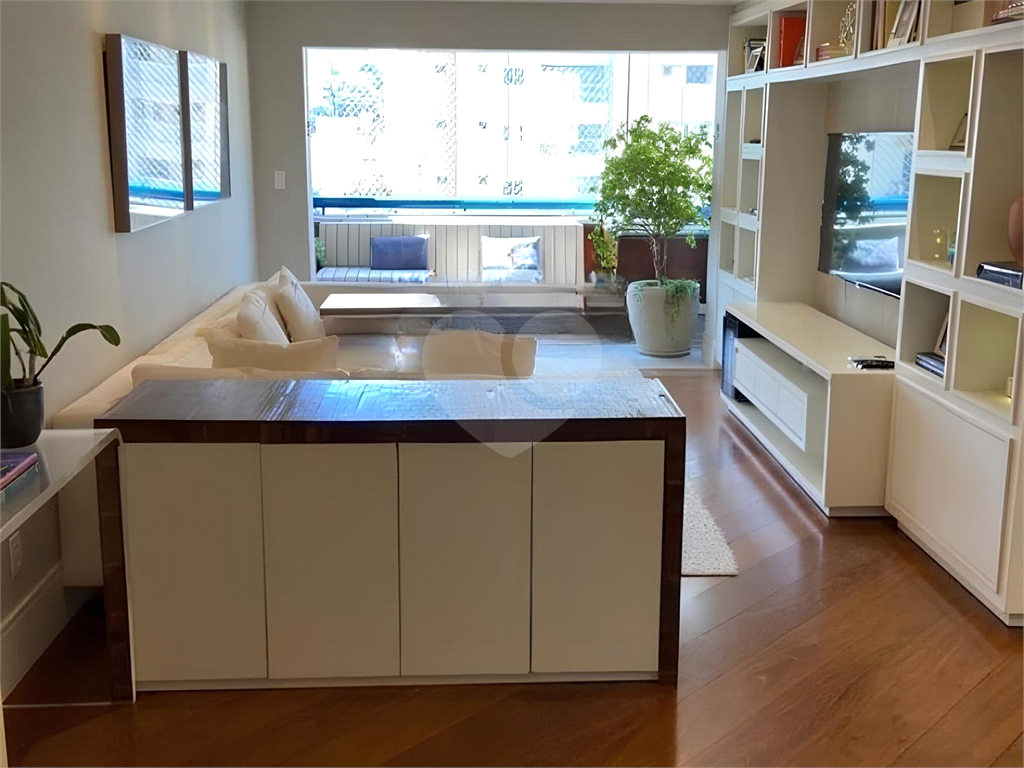 Apartamento com 3 quartos mobiliado em Perdizes - SP