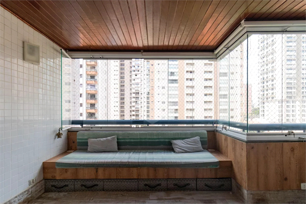 Apartamento com 3 quartos mobiliado em Perdizes - SP