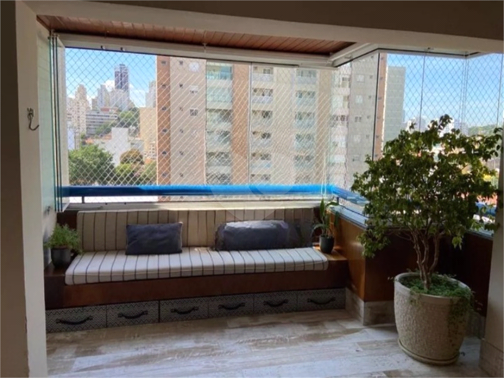 Apartamento com 3 quartos mobiliado em Perdizes - SP