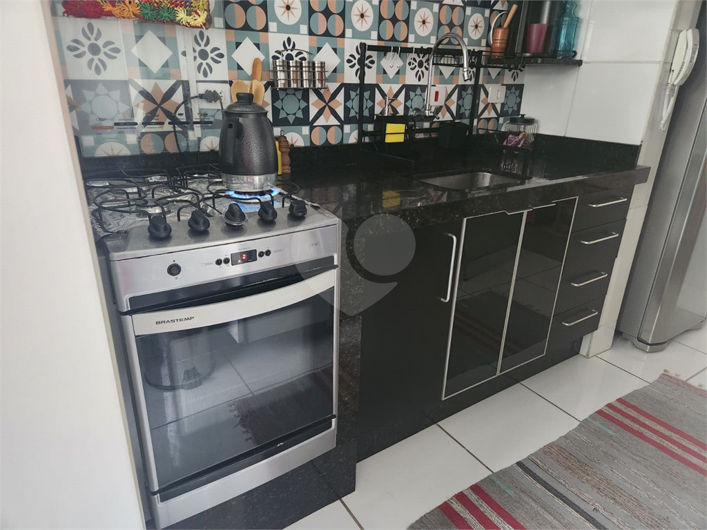 Apartamento de 56m2 com 02 dormitórios reformado