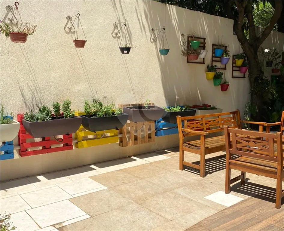 Apartamento de 56m2 com 02 dormitórios reformado