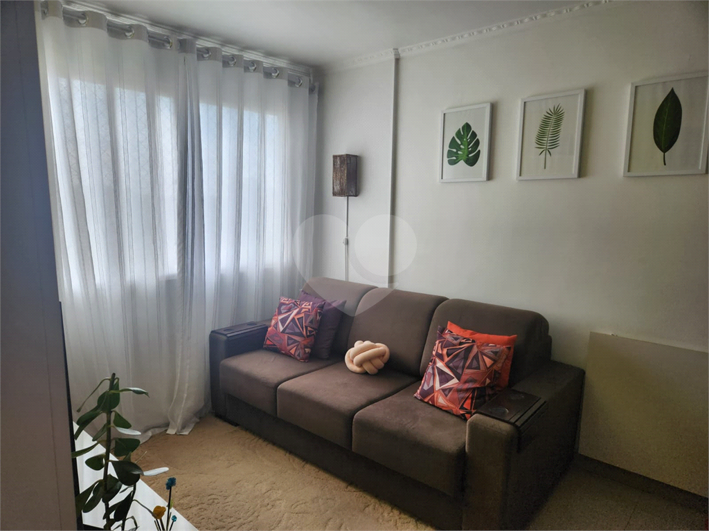 Apartamento de 56m2 com 02 dormitórios reformado