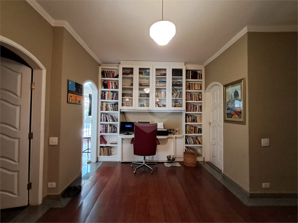 Casa com terreno de 3.160m² a´rea construi´da de 790m² no centro da Granja Viana