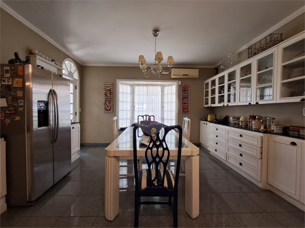 Casa com terreno de 3.160m² a´rea construi´da de 790m² no centro da Granja Viana