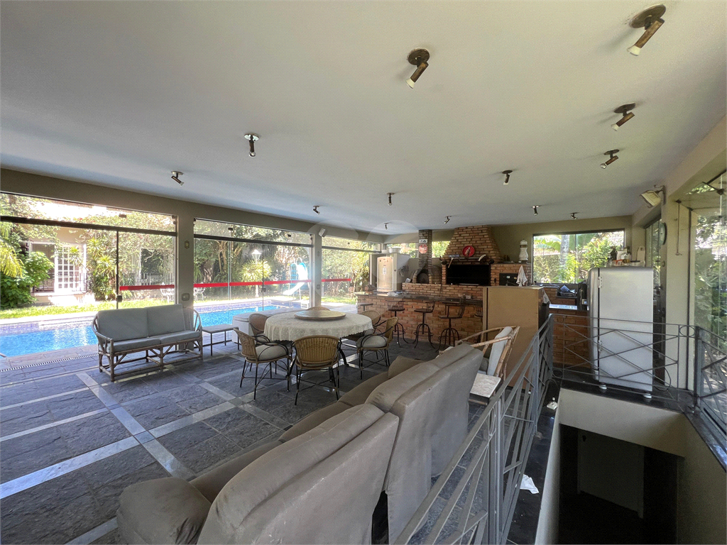 Casa com terreno de 3.160m² a´rea construi´da de 790m² no centro da Granja Viana