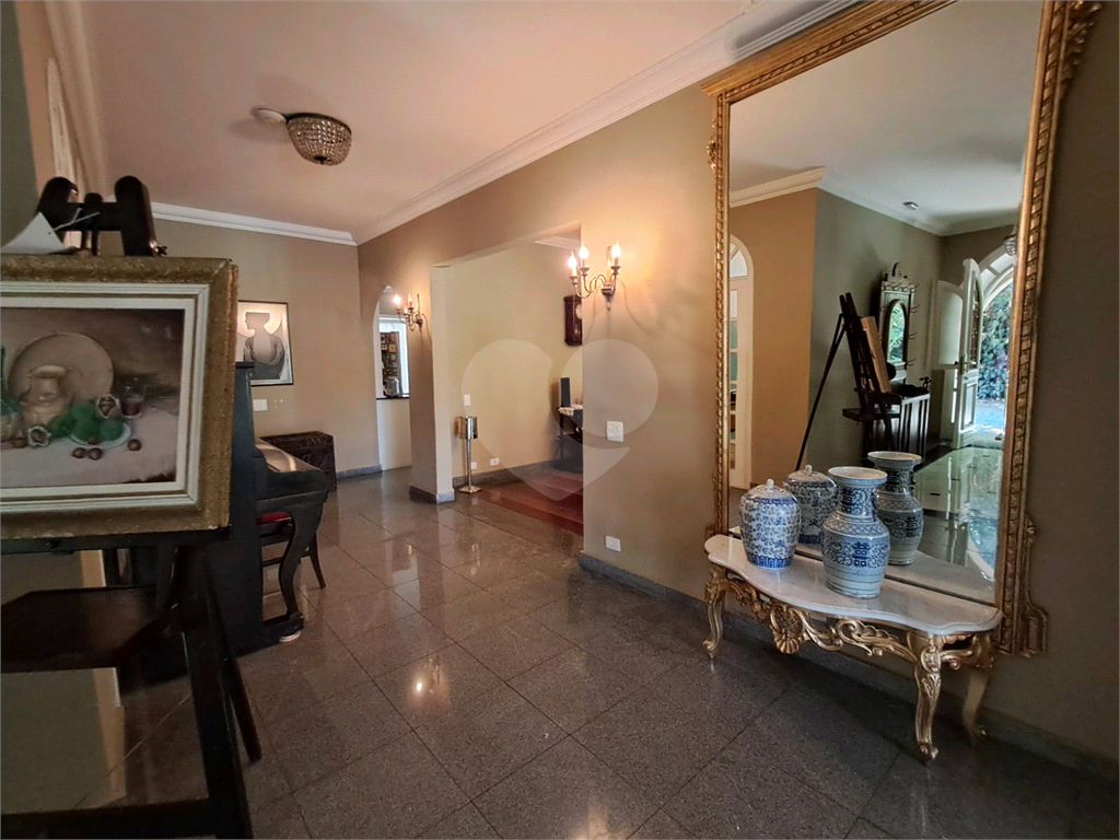 Casa com terreno de 3.160m² a´rea construi´da de 790m² no centro da Granja Viana