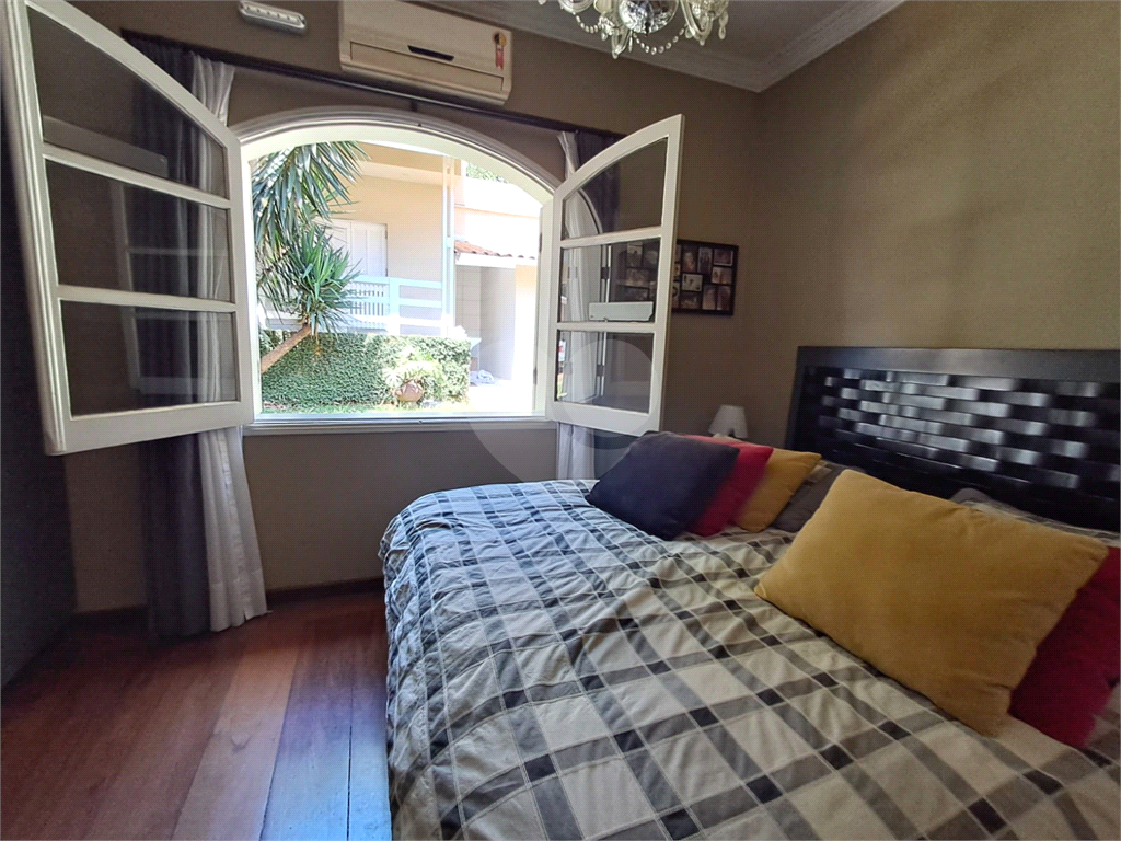 Casa com terreno de 3.160m² a´rea construi´da de 790m² no centro da Granja Viana